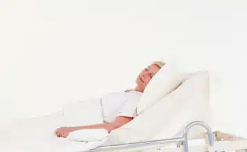 Les avantages du lit médicalisé à domicile pour les personnes âgées