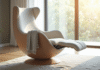 Fauteuil ergonomique moderne dans un salon lumineux et minimaliste