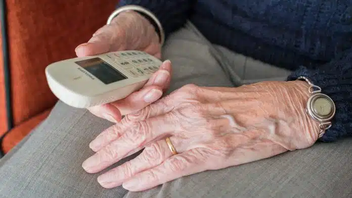 Téléassistance mobile : les avantages pour les seniors