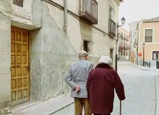 Chute des personnes âgées : Quels solutions et soins à Évreux ?