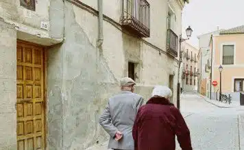 Chute des personnes âgées : Quels solutions et soins à Évreux ?